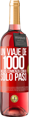 29,95 € Envío gratis | Vino Rosado Edición ROSÉ Un viaje de mil millas comienza con un solo paso Etiqueta Roja. Etiqueta personalizable Vino joven Cosecha 2023 Tempranillo