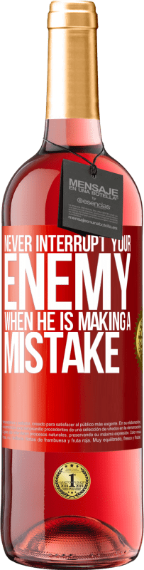 29,95 € Free Shipping | Rosé Wine ROSÉ Edition Never interrupt your enemy when he is making a mistake Red Label. Customizable label Young wine Harvest 2025 Tempranillo