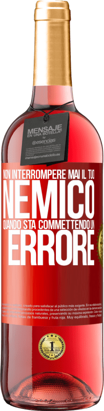 29,95 € Spedizione Gratuita | Vino rosato Edizione ROSÉ Non interrompere mai il tuo nemico quando sta commettendo un errore Etichetta Rossa. Etichetta personalizzabile Vino giovane Raccogliere 2024 Tempranillo