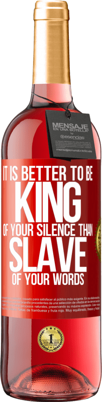 29,95 € 免费送货 | 桃红葡萄酒 ROSÉ版 成为沉默的王胜于言语的奴隶 红色标签. 可自定义的标签 青年酒 收成 2023 Tempranillo