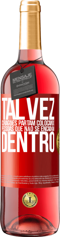 29,95 € Envio grátis | Vinho rosé Edição ROSÉ Talvez corações partam colocando pessoas que não se encaixam dentro Etiqueta Vermelha. Etiqueta personalizável Vinho jovem Colheita 2024 Tempranillo