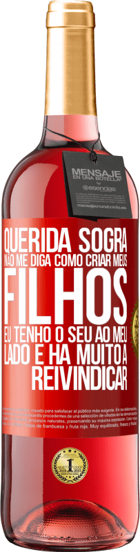29,95 € Envio grátis | Vinho rosé Edição ROSÉ Querida sogra, não me diga como criar meus filhos. Eu tenho o seu ao meu lado e há muito a reivindicar Etiqueta Vermelha. Etiqueta personalizável Vinho jovem Colheita 2025 Tempranillo