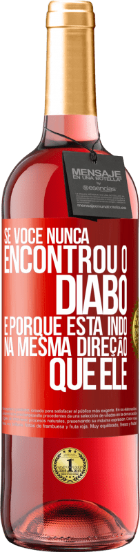 29,95 € Envio grátis | Vinho rosé Edição ROSÉ Se você nunca encontrou o diabo, é porque está indo na mesma direção que ele Etiqueta Vermelha. Etiqueta personalizável Vinho jovem Colheita 2024 Tempranillo