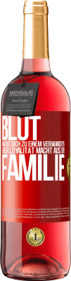 29,95 € Kostenloser Versand | Roséwein ROSÉ Ausgabe Blut macht dich zu einem Verwandten, aber Loyalität macht aus dir Familie Rote Markierung. Anpassbares Etikett Junger Wein Ernte 2025 Tempranillo