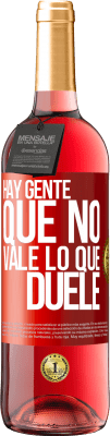 29,95 € Envío gratis | Vino Rosado Edición ROSÉ Hay gente que no vale lo que duele Etiqueta Roja. Etiqueta personalizable Vino joven Cosecha 2024 Tempranillo