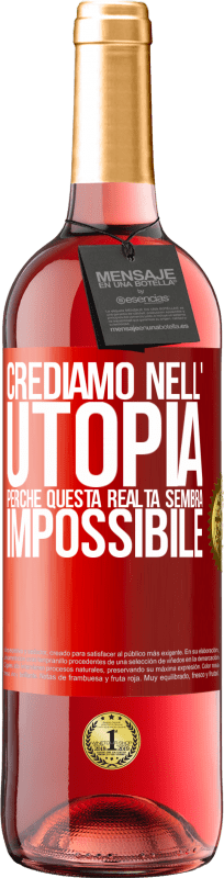 29,95 € Spedizione Gratuita | Vino rosato Edizione ROSÉ Crediamo nell'utopia perché questa realtà sembra impossibile Etichetta Rossa. Etichetta personalizzabile Vino giovane Raccogliere 2024 Tempranillo