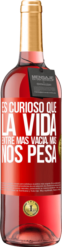 29,95 € Envío gratis | Vino Rosado Edición ROSÉ Es curioso que la vida entre más vacía, más nos pesa Etiqueta Roja. Etiqueta personalizable Vino joven Cosecha 2024 Tempranillo