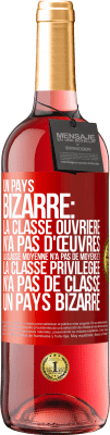 29,95 € Envoi gratuit | Vin rosé Édition ROSÉ Un pays bizarre: la classe ouvrière n'a pas d'œuvres, la classe moyenne n'a pas de moyens et la classe privilegiée n'a pas de cl Étiquette Rouge. Étiquette personnalisable Vin jeune Récolte 2025 Tempranillo