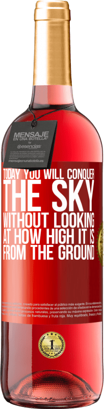 29,95 € 送料無料 | ロゼワイン ROSÉエディション 今日は地上からの高さを見ずに空を征服します 赤いタグ. カスタマイズ可能なラベル 若いワイン 収穫 2023 Tempranillo