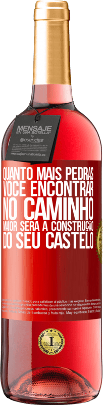 29,95 € Envio grátis | Vinho rosé Edição ROSÉ Quanto mais pedras você encontrar no caminho, maior será a construção do seu castelo Etiqueta Vermelha. Etiqueta personalizável Vinho jovem Colheita 2024 Tempranillo