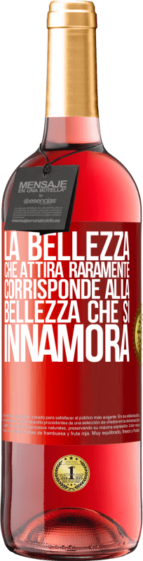 29,95 € Spedizione Gratuita | Vino rosato Edizione ROSÉ La bellezza che attira raramente corrisponde alla bellezza che si innamora Etichetta Rossa. Etichetta personalizzabile Vino giovane Raccogliere 2024 Tempranillo