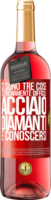 29,95 € Spedizione Gratuita | Vino rosato Edizione ROSÉ Ci sono tre cose estremamente difficili: acciaio, diamanti e conoscersi Etichetta Rossa. Etichetta personalizzabile Vino giovane Raccogliere 2025 Tempranillo