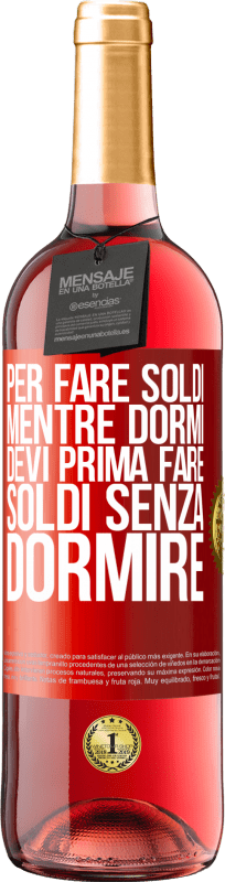 29,95 € Spedizione Gratuita | Vino rosato Edizione ROSÉ Per fare soldi mentre dormi, devi prima fare soldi senza dormire Etichetta Rossa. Etichetta personalizzabile Vino giovane Raccogliere 2024 Tempranillo