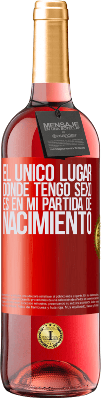 29,95 € Envío gratis | Vino Rosado Edición ROSÉ El único lugar donde tengo sexo es en mi partida de nacimiento Etiqueta Roja. Etiqueta personalizable Vino joven Cosecha 2024 Tempranillo