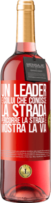 29,95 € Spedizione Gratuita | Vino rosato Edizione ROSÉ Un leader è colui che conosce la strada, percorre la strada e mostra la via Etichetta Rossa. Etichetta personalizzabile Vino giovane Raccogliere 2023 Tempranillo