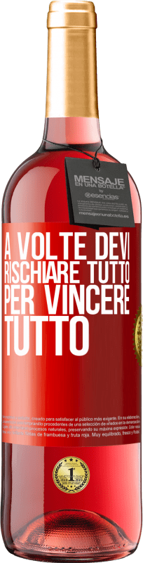 29,95 € Spedizione Gratuita | Vino rosato Edizione ROSÉ A volte devi rischiare tutto per vincere tutto Etichetta Rossa. Etichetta personalizzabile Vino giovane Raccogliere 2024 Tempranillo