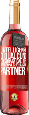 29,95 € Spedizione Gratuita | Vino rosato Edizione ROSÉ L'intelligenza di qualcuno è misurata dal tipo di persona che ha come partner Etichetta Rossa. Etichetta personalizzabile Vino giovane Raccogliere 2024 Tempranillo