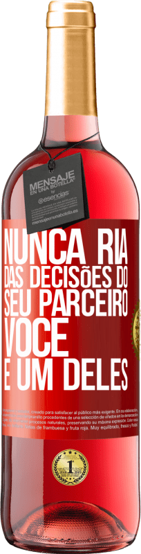 29,95 € Envio grátis | Vinho rosé Edição ROSÉ Nunca ria das decisões do seu parceiro. Você é um deles Etiqueta Vermelha. Etiqueta personalizável Vinho jovem Colheita 2025 Tempranillo