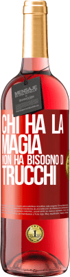 29,95 € Spedizione Gratuita | Vino rosato Edizione ROSÉ Chi ha la magia non ha bisogno di trucchi Etichetta Rossa. Etichetta personalizzabile Vino giovane Raccogliere 2024 Tempranillo