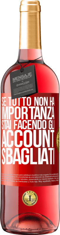 29,95 € Spedizione Gratuita | Vino rosato Edizione ROSÉ Se tutto non ha importanza, stai facendo gli account sbagliati Etichetta Rossa. Etichetta personalizzabile Vino giovane Raccogliere 2025 Tempranillo