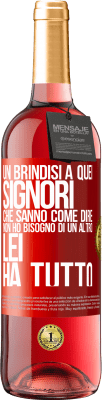 29,95 € Spedizione Gratuita | Vino rosato Edizione ROSÉ Un brindisi a quei signori che sanno come dire Non ho bisogno di un altro, lei ha tutto Etichetta Rossa. Etichetta personalizzabile Vino giovane Raccogliere 2025 Tempranillo