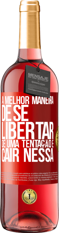 29,95 € Envio grátis | Vinho rosé Edição ROSÉ A melhor maneira de se libertar de uma tentação é cair nessa Etiqueta Vermelha. Etiqueta personalizável Vinho jovem Colheita 2025 Tempranillo