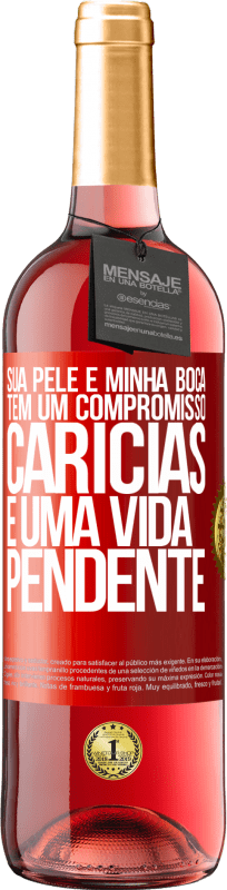 29,95 € Envio grátis | Vinho rosé Edição ROSÉ Sua pele e minha boca têm um compromisso, carícias e uma vida pendente Etiqueta Vermelha. Etiqueta personalizável Vinho jovem Colheita 2024 Tempranillo