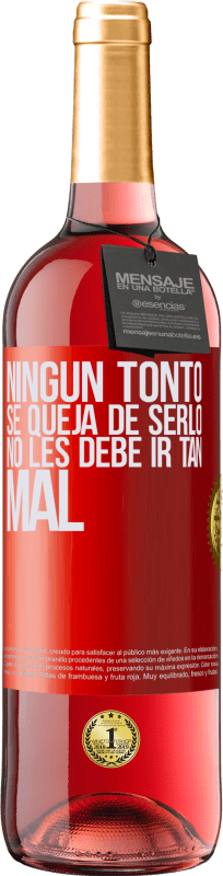 29,95 € Envío gratis | Vino Rosado Edición ROSÉ Ningún tonto se queja de serlo. No les debe ir tan mal Etiqueta Roja. Etiqueta personalizable Vino joven Cosecha 2024 Tempranillo