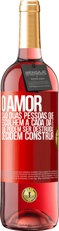 29,95 € Envio grátis | Vinho rosé Edição ROSÉ O amor são duas pessoas que escolhem a cada dia e que podem ser destruídas, decidem construir Etiqueta Vermelha. Etiqueta personalizável Vinho jovem Colheita 2024 Tempranillo