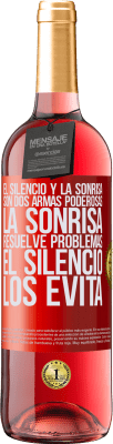 29,95 € Envío gratis | Vino Rosado Edición ROSÉ El silencio y la sonrisa son dos armas poderosas. La sonrisa resuelve problemas, el silencio los evita Etiqueta Roja. Etiqueta personalizable Vino joven Cosecha 2024 Tempranillo