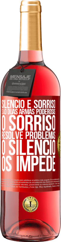 29,95 € Envio grátis | Vinho rosé Edição ROSÉ Silêncio e sorriso são duas armas poderosas. O sorriso resolve problemas, o silêncio os impede Etiqueta Vermelha. Etiqueta personalizável Vinho jovem Colheita 2024 Tempranillo