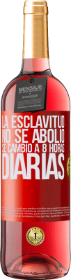 29,95 € Envío gratis | Vino Rosado Edición ROSÉ La esclavitud no se abolió, se cambió a 8 horas diarias Etiqueta Roja. Etiqueta personalizable Vino joven Cosecha 2024 Tempranillo