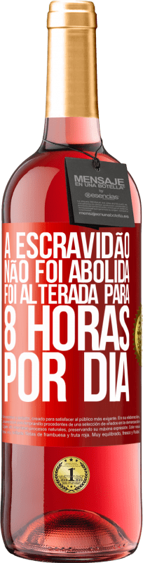 29,95 € Envio grátis | Vinho rosé Edição ROSÉ A escravidão não foi abolida, foi alterada para 8 horas por dia Etiqueta Vermelha. Etiqueta personalizável Vinho jovem Colheita 2024 Tempranillo