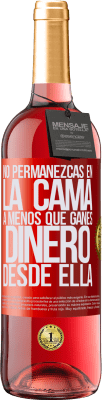 29,95 € Envío gratis | Vino Rosado Edición ROSÉ No permanezcas en la cama a menos que ganes dinero desde ella Etiqueta Roja. Etiqueta personalizable Vino joven Cosecha 2024 Tempranillo