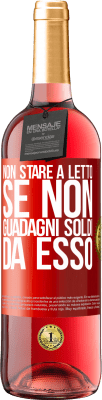 29,95 € Spedizione Gratuita | Vino rosato Edizione ROSÉ Non stare a letto se non guadagni soldi da esso Etichetta Rossa. Etichetta personalizzabile Vino giovane Raccogliere 2023 Tempranillo