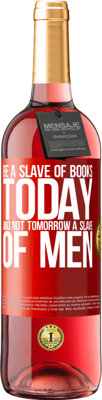 29,95 € 免费送货 | 桃红葡萄酒 ROSÉ版 今天成为书籍的奴隶，而不是明天成为人类的奴隶 红色标签. 可自定义的标签 青年酒 收成 2023 Tempranillo