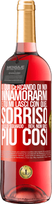 29,95 € Spedizione Gratuita | Vino rosato Edizione ROSÉ Qui sto cercando di non innamorarmi e tu mi lasci con quel sorriso, quello sguardo ... beh, non gioco più così Etichetta Rossa. Etichetta personalizzabile Vino giovane Raccogliere 2024 Tempranillo