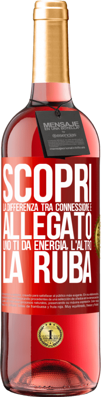 29,95 € Spedizione Gratuita | Vino rosato Edizione ROSÉ Scopri la differenza tra connessione e allegato. Uno ti dà energia, l'altro la ruba Etichetta Rossa. Etichetta personalizzabile Vino giovane Raccogliere 2024 Tempranillo