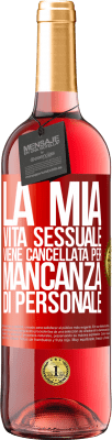 29,95 € Spedizione Gratuita | Vino rosato Edizione ROSÉ La mia vita sessuale viene cancellata per mancanza di personale Etichetta Rossa. Etichetta personalizzabile Vino giovane Raccogliere 2025 Tempranillo