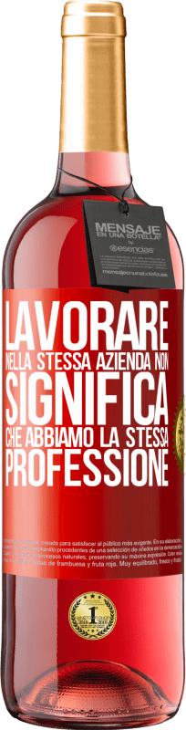 29,95 € Spedizione Gratuita | Vino rosato Edizione ROSÉ Lavorare nella stessa azienda non significa che abbiamo la stessa professione Etichetta Rossa. Etichetta personalizzabile Vino giovane Raccogliere 2024 Tempranillo