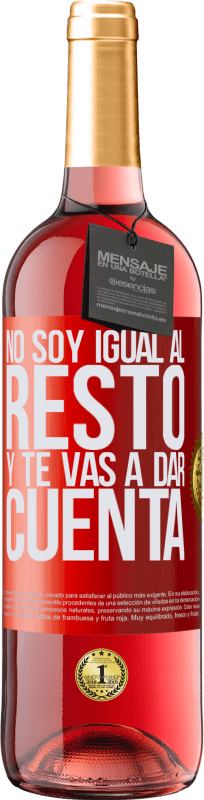 29,95 € Envío gratis | Vino Rosado Edición ROSÉ No soy igual al resto, y te vas a dar cuenta Etiqueta Roja. Etiqueta personalizable Vino joven Cosecha 2024 Tempranillo