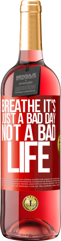 29,95 € 免费送货 | 桃红葡萄酒 ROSÉ版 呼吸，这只是糟糕的一天，不是糟糕的生活 红色标签. 可自定义的标签 青年酒 收成 2023 Tempranillo