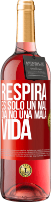 29,95 € Envío gratis | Vino Rosado Edición ROSÉ Respira, es sólo un mal día, no una mala vida Etiqueta Roja. Etiqueta personalizable Vino joven Cosecha 2024 Tempranillo