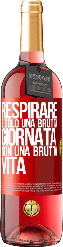 29,95 € Spedizione Gratuita | Vino rosato Edizione ROSÉ Respirare, è solo una brutta giornata, non una brutta vita Etichetta Rossa. Etichetta personalizzabile Vino giovane Raccogliere 2024 Tempranillo