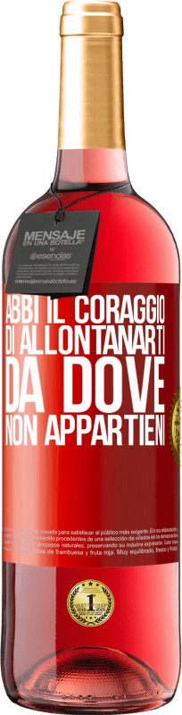 29,95 € Spedizione Gratuita | Vino rosato Edizione ROSÉ Abbi il coraggio di allontanarti da dove non appartieni Etichetta Rossa. Etichetta personalizzabile Vino giovane Raccogliere 2024 Tempranillo