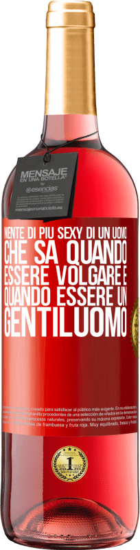 29,95 € Spedizione Gratuita | Vino rosato Edizione ROSÉ Niente di più sexy di un uomo che sa quando essere volgare e quando essere un gentiluomo Etichetta Rossa. Etichetta personalizzabile Vino giovane Raccogliere 2024 Tempranillo