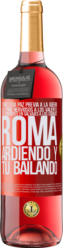 29,95 € Envío gratis | Vino Rosado Edición ROSÉ Tienes esa paz previa a la guerra que pone nerviosos a los valientes, que convierte en salvajes a los cobardes. Roma Etiqueta Roja. Etiqueta personalizable Vino joven Cosecha 2024 Tempranillo