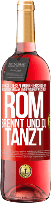 29,95 € Kostenloser Versand | Roséwein ROSÉ Ausgabe Du hast diesen Vorkriegsfrieden, der Tapfere nervös und Feiglinge wild macht. Rom brennt und du tanzt Rote Markierung. Anpassbares Etikett Junger Wein Ernte 2024 Tempranillo