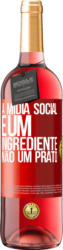 29,95 € Envio grátis | Vinho rosé Edição ROSÉ A mídia social é um ingrediente, não um prato Etiqueta Vermelha. Etiqueta personalizável Vinho jovem Colheita 2025 Tempranillo
