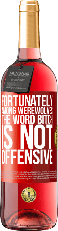 29,95 € 送料無料 | ロゼワイン ROSÉエディション 幸いなことに狼男の間では、「雌犬」という言葉は不快ではありません 赤いタグ. カスタマイズ可能なラベル 若いワイン 収穫 2023 Tempranillo